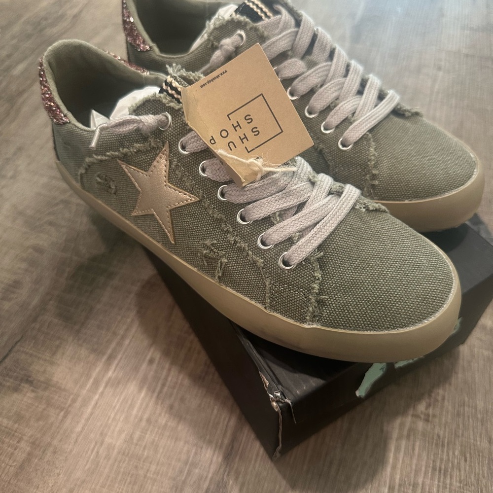 Shu Shop Girls Paula 302 Olive Canvas Shoes